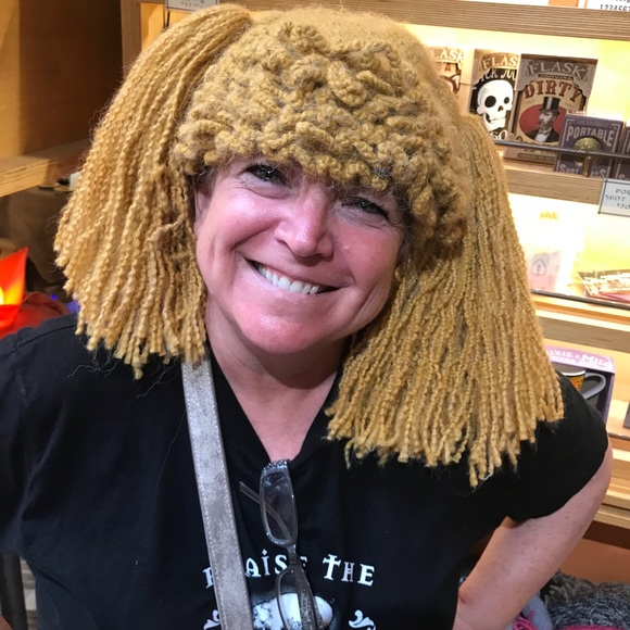 Meet your Posher, Lisa - Picture 2 of 4